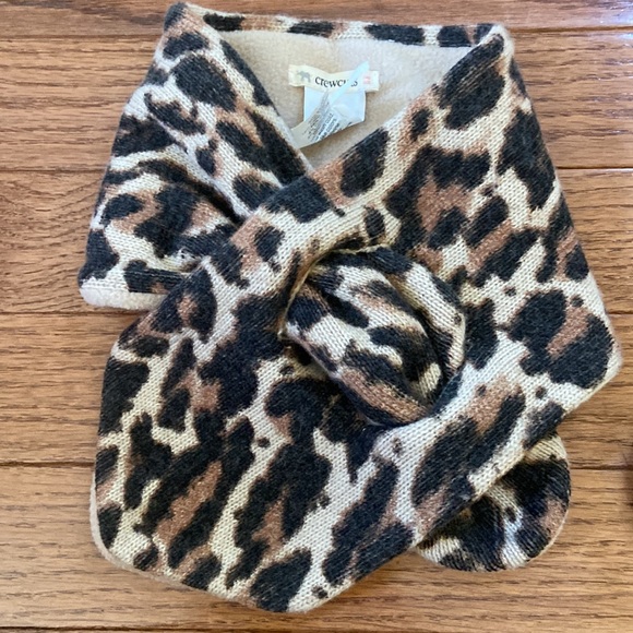 Crewcuts leopard scarf/mitten set - Picture 2 of 3
